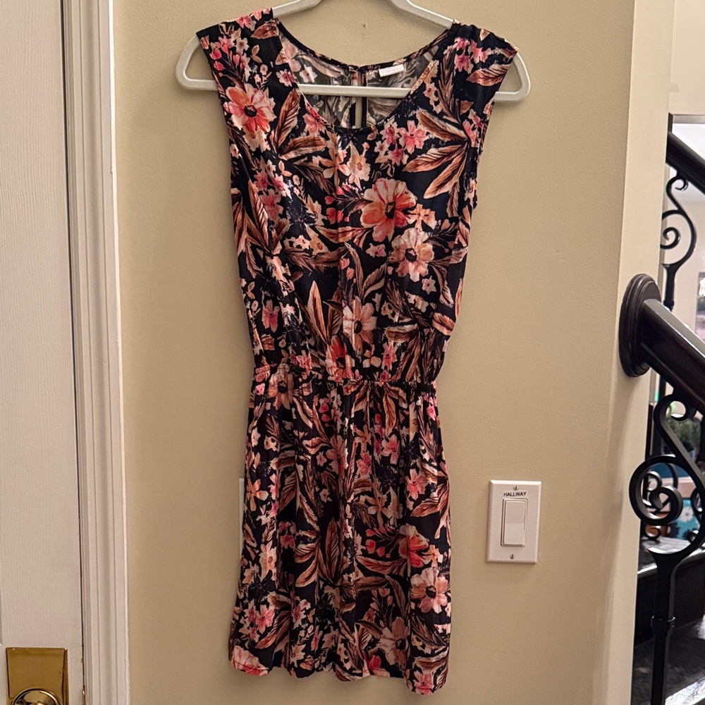 Chic Floral Mini Dress - Black and Pink